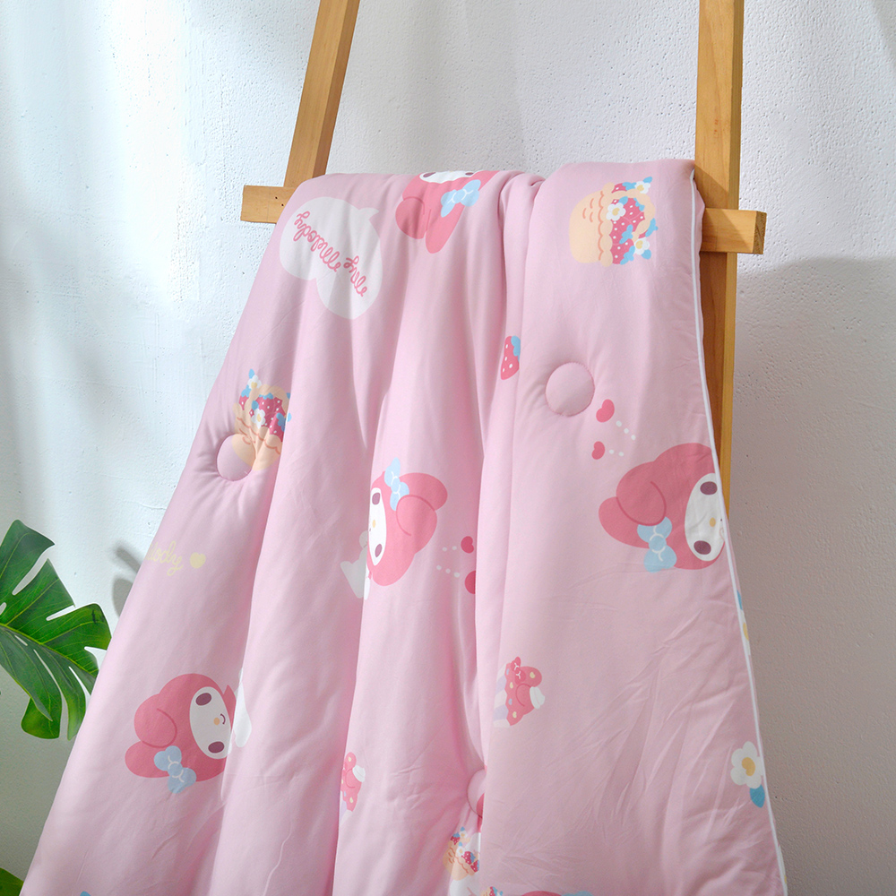 [超值組合] Sanrio-美樂蒂草莓派對 | 海島針織兒童防蟎抗菌暖暖被105*135CM+洗衣袋
