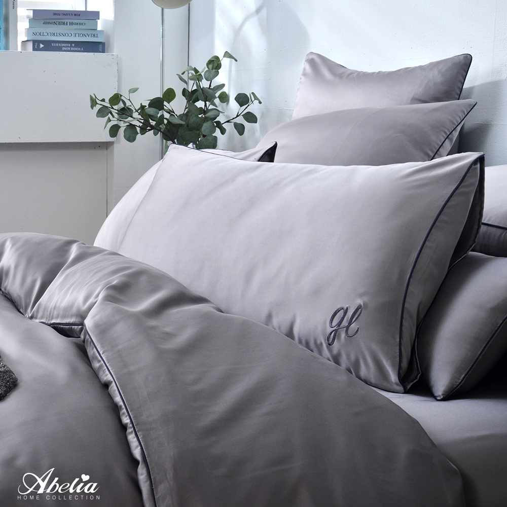 英國Abelia《唯蕾時光》特大天絲刺繡滾邊四件式防蹣抗菌吸濕排汗兩用被床包組