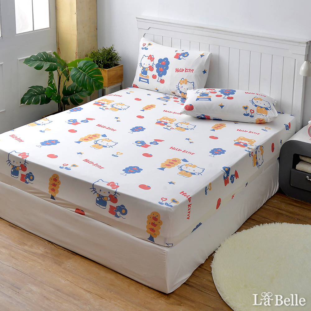 義大利La Belle《Sanrio-HELLO KITTY蘋果樹》雙人海島針織床包枕套組
