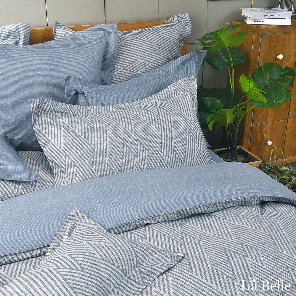 義大利La Belle《線條空間》雙人純綿四件式防蹣抗菌吸濕排汗兩用被床包組