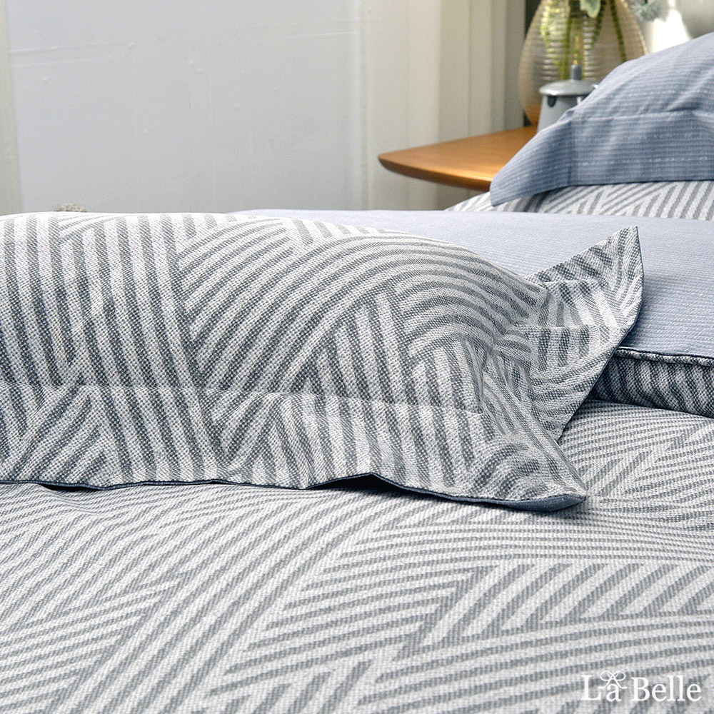 義大利La Belle《線條空間》雙人純綿四件式防蹣抗菌吸濕排汗兩用被床包組