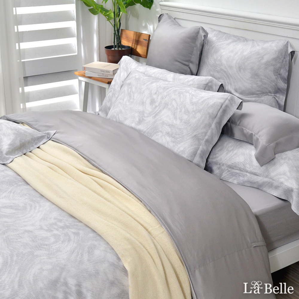 義大利La Belle《流雲浮光》加大天絲蠶絲蛋白防蹣抗菌吸濕排汗兩用被床包組