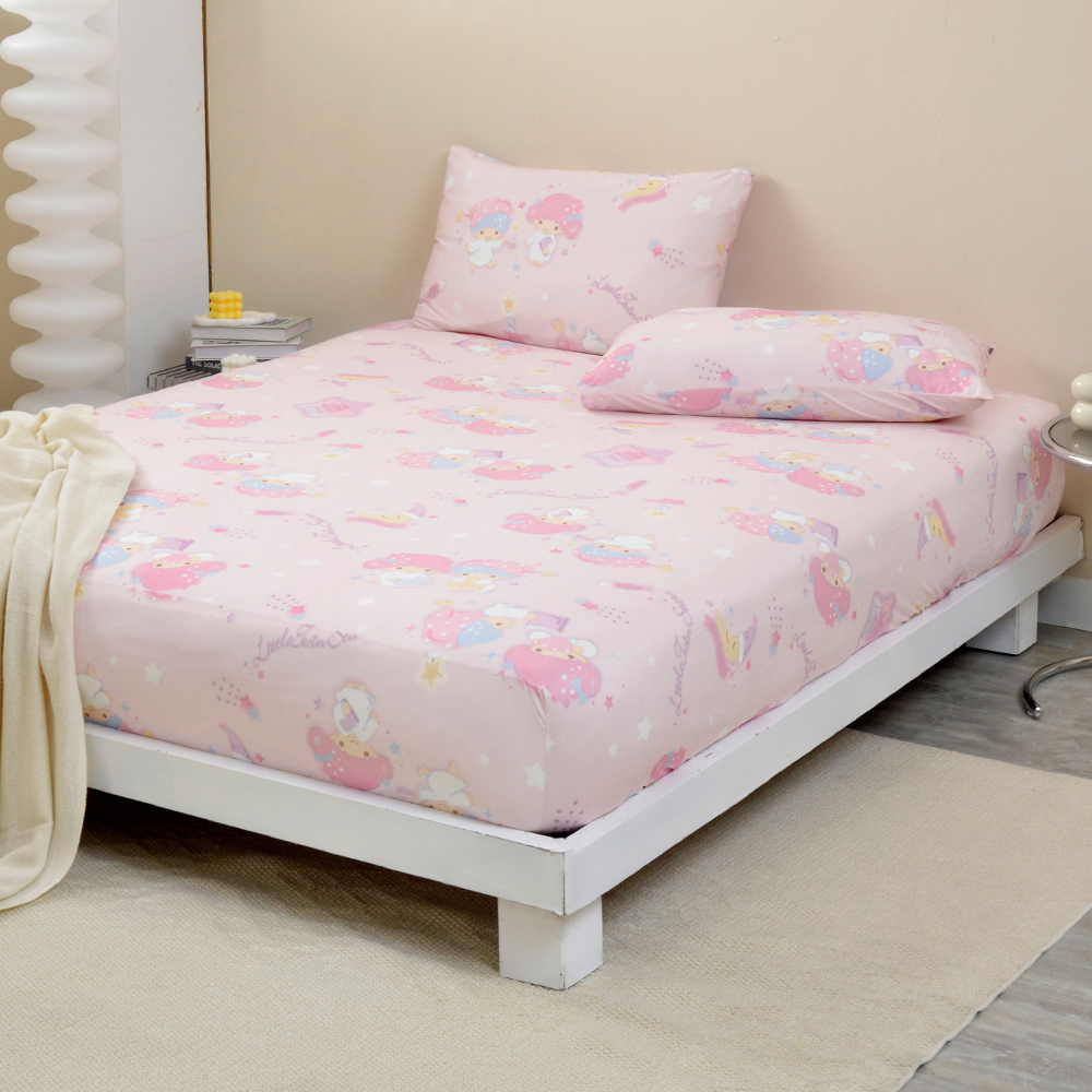 [超值組合]義大利La Belle《Sanrio-雙星仙子甜美夢境》雙人海島針織床包枕套組+大容量洗衣袋1入