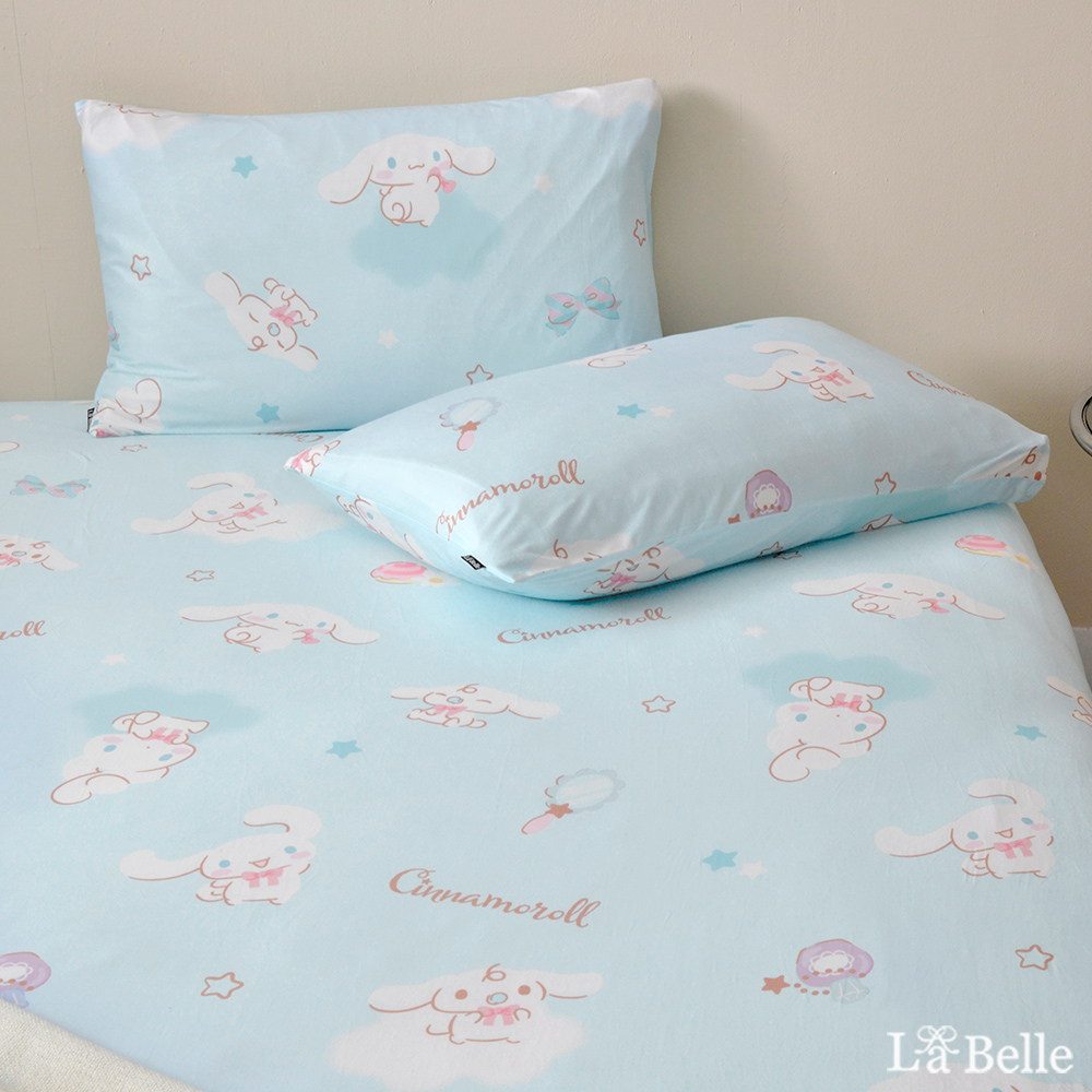 [超值組合]義大利La Belle《Sanrio-軟萌大耳狗喜拿》雙人海島針織床包枕套組+大容量洗衣袋1入