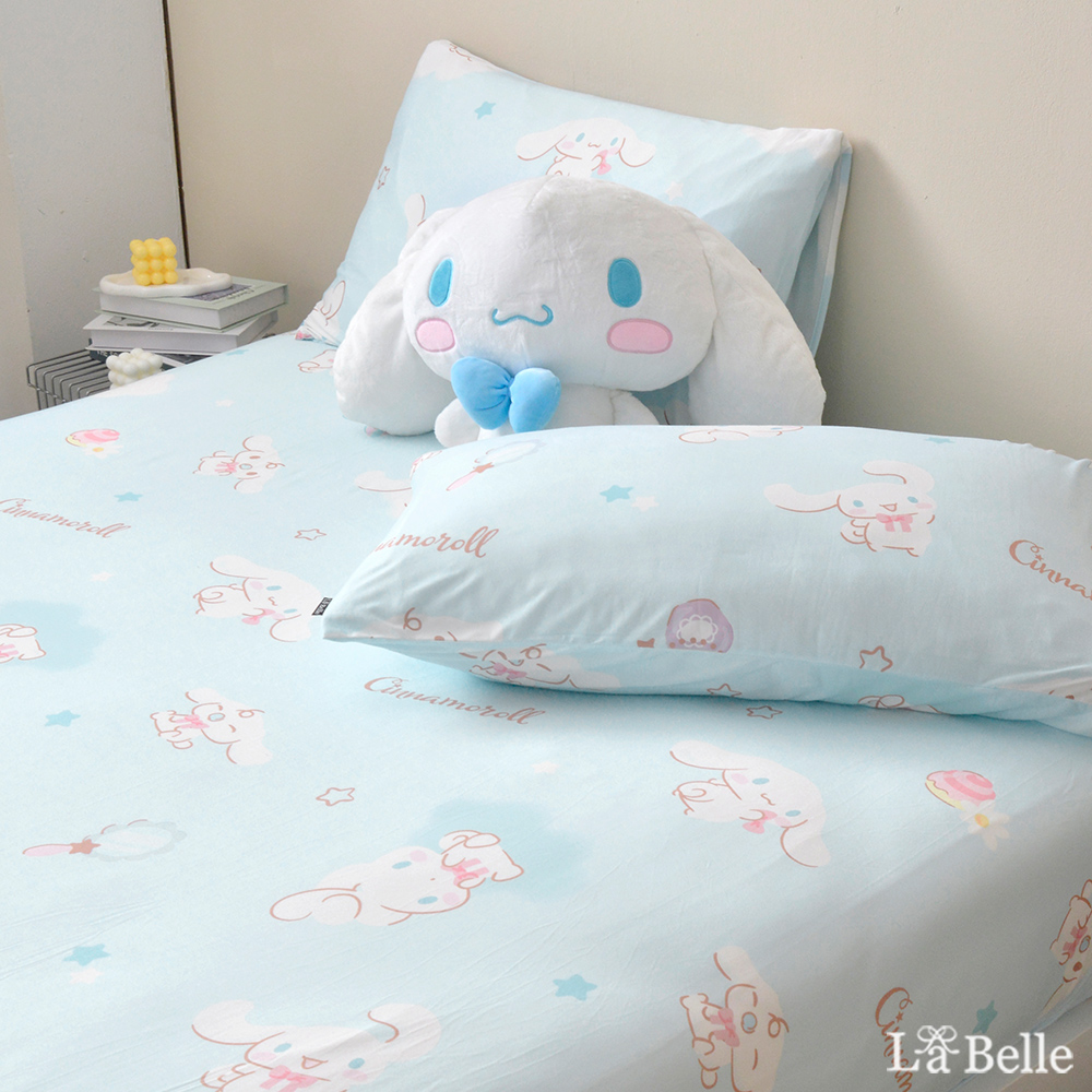 [超值組合]義大利La Belle《Sanrio-軟萌大耳狗喜拿》雙人海島針織床包枕套組+大容量洗衣袋1入