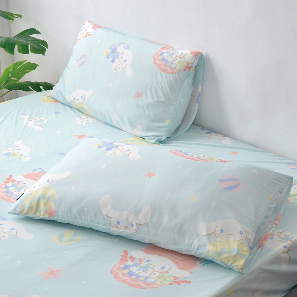 [超值組合]義大利La Belle《Sanrio-大耳狗繽紛海洋》超COOL超涼感信封枕套--2入+大容量洗衣袋