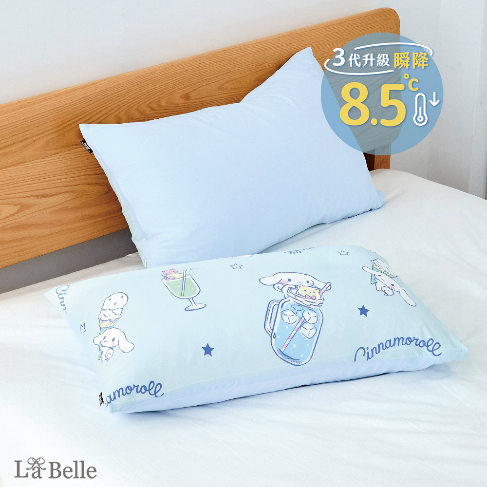 [超值組合] 義大利La Belle《Sanrio-大耳狗喜拿夏日飲品派對》ICECOOL眠綿冰涼感信封枕套--2入+大容量洗衣袋