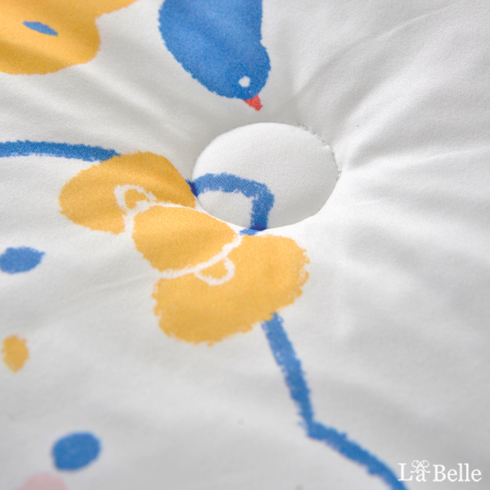 [超值組合]義大利La Belle《Sanrio-HELLO KITTY蘋果樹》海島針織棉可水洗兒童抗菌暖暖被105*135CM+大容量洗衣袋