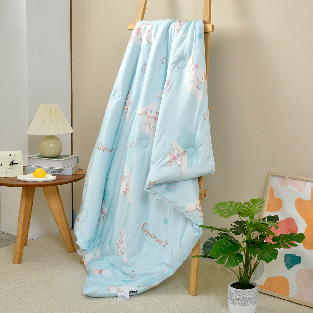 義大利La Belle《Sanrio-軟萌大耳狗喜拿》海島針織兒童防蟎抗菌暖暖被105*135CM